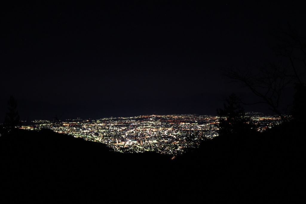 盆地の夜景
