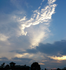 昼と夕方の間に見た空