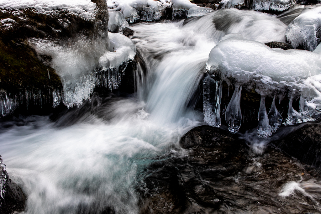 真冬の渓流造形①