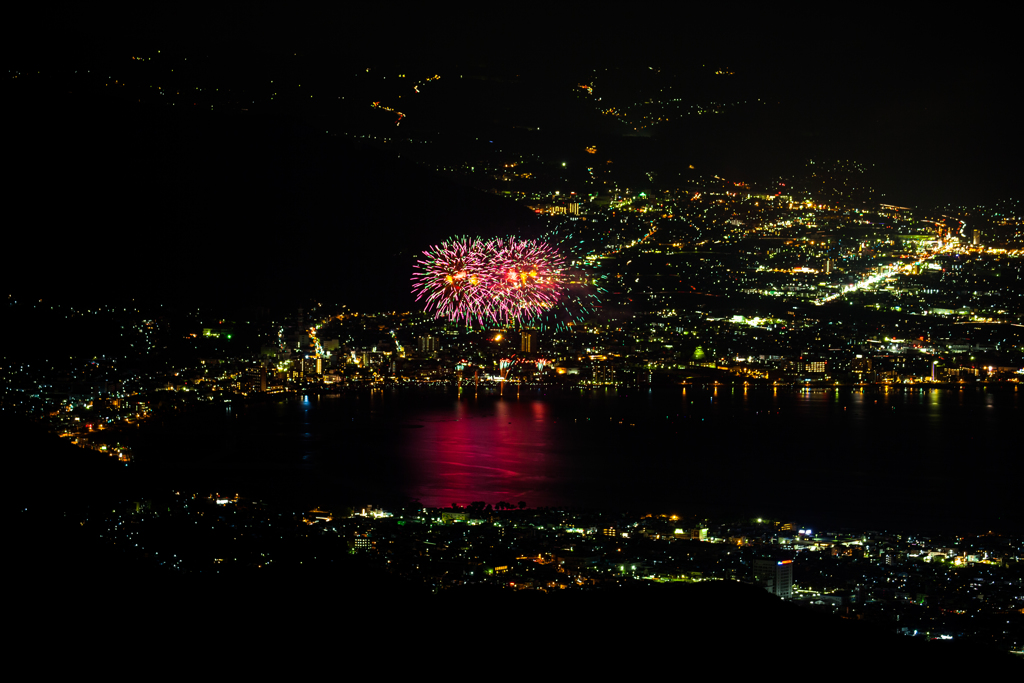 諏訪の夜に咲く花