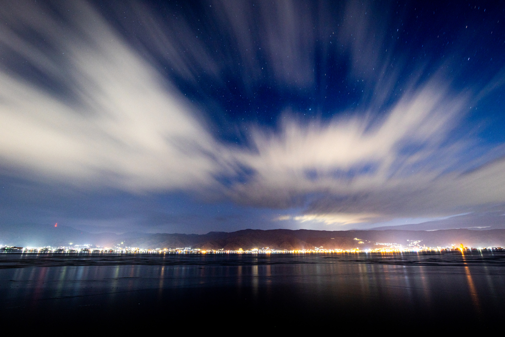 未明の雲は流れる
