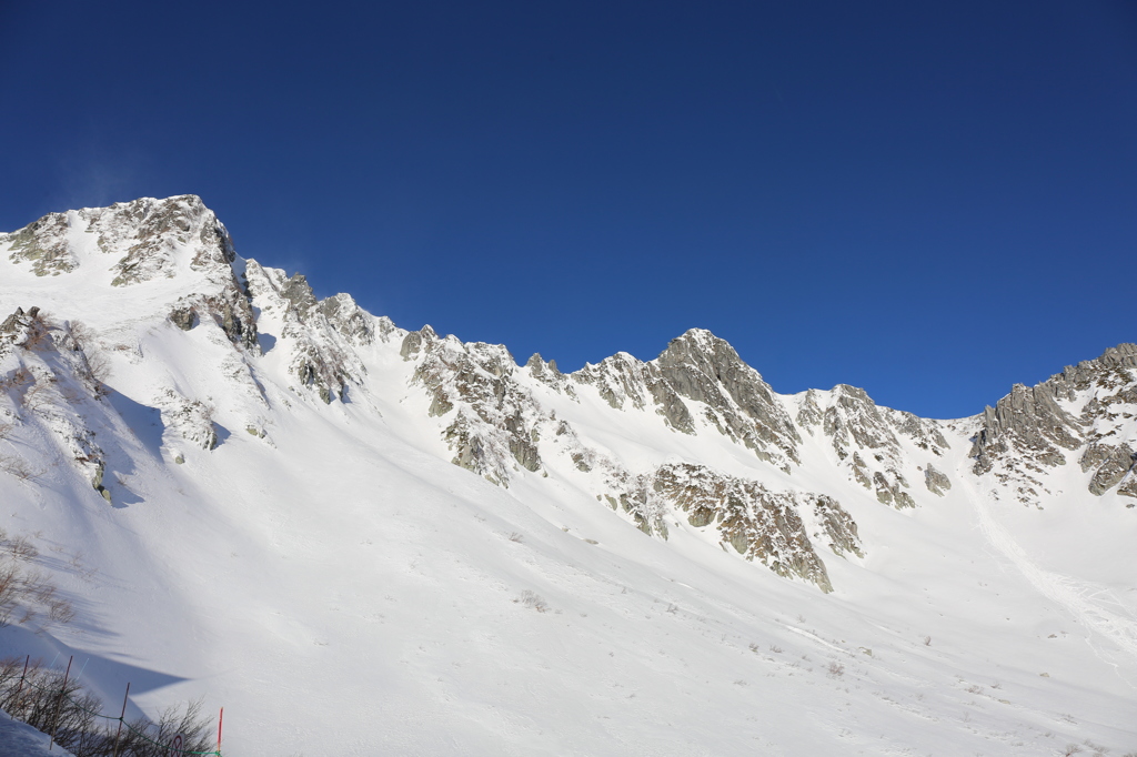 駒ヶ岳の冬の風景  青と白