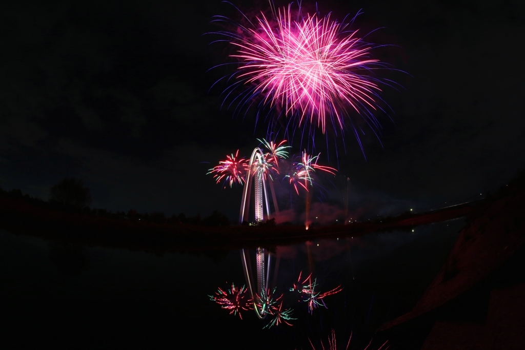 ツインアーチと花火