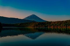 西湖の夜明け