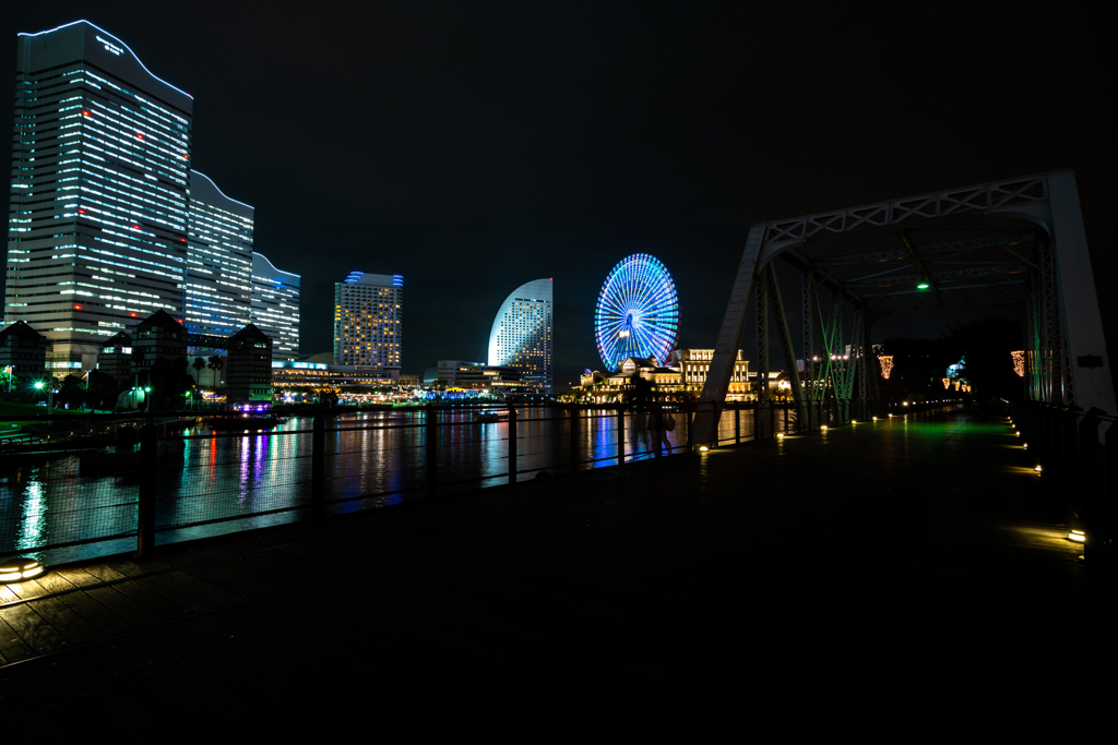 ブルーライト横浜