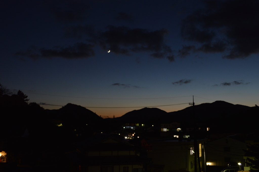 階段からの風景　月と夕日