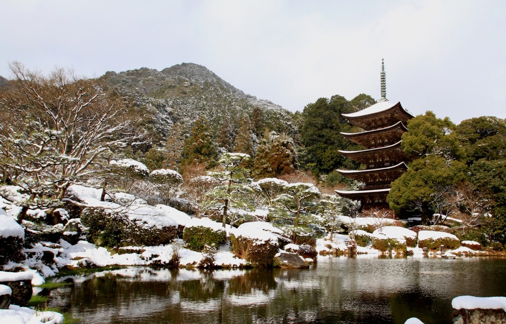雪の瑠璃光寺五重塔