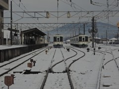 雪の秩父駅