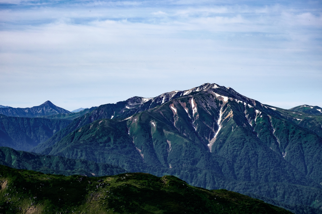 薬師岳、彼方に笠ヶ岳