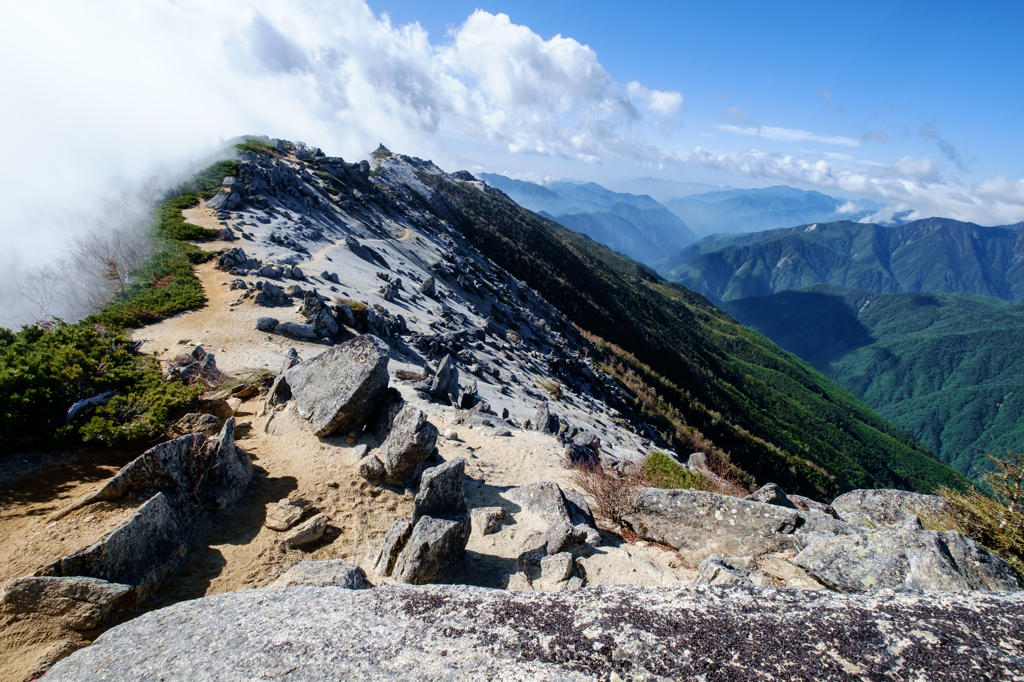 鳳凰三山 白砂の稜線