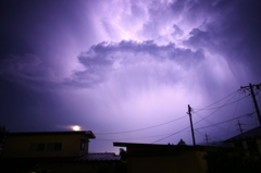 月と落雷