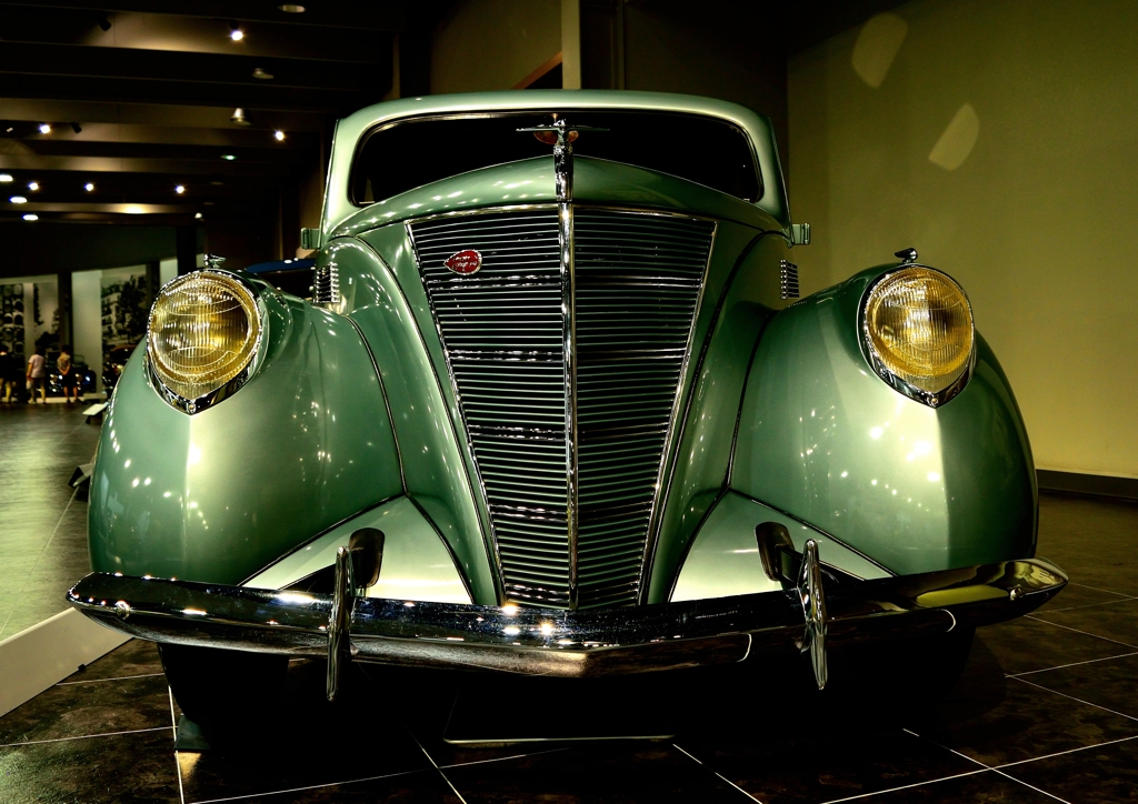 Lincoln Zephyr Series HB