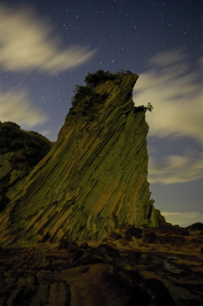 夜の岩礁