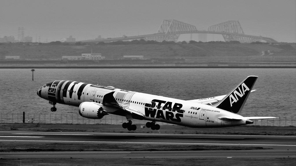 Monochrome TakeOff !!