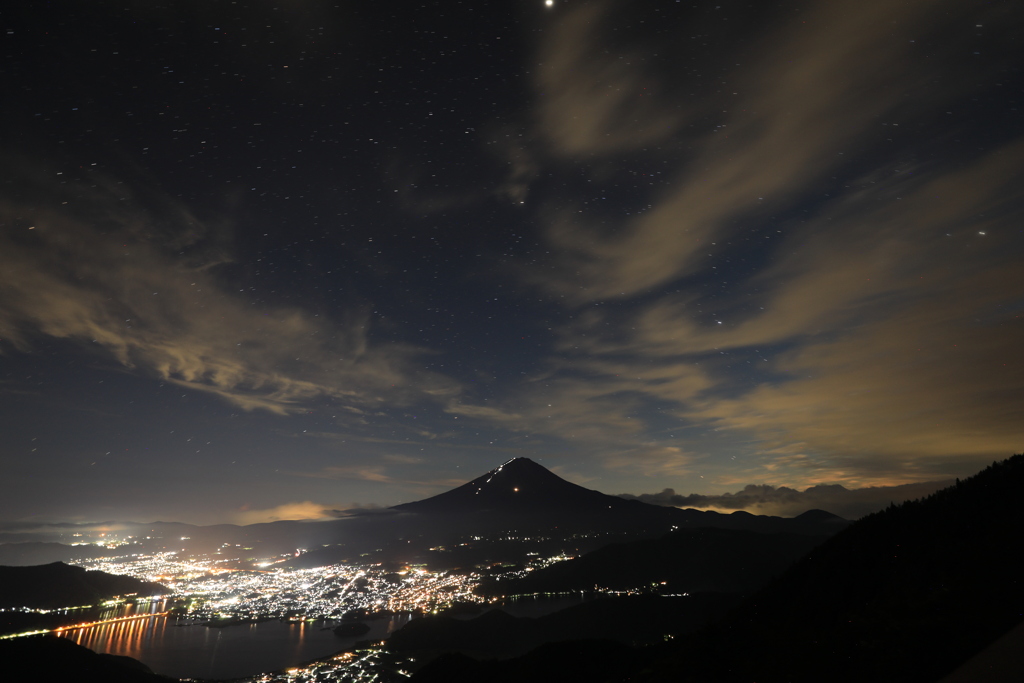 富士の夜明け