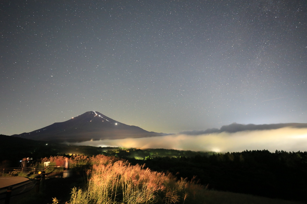 早朝の山中湖パノラマ台