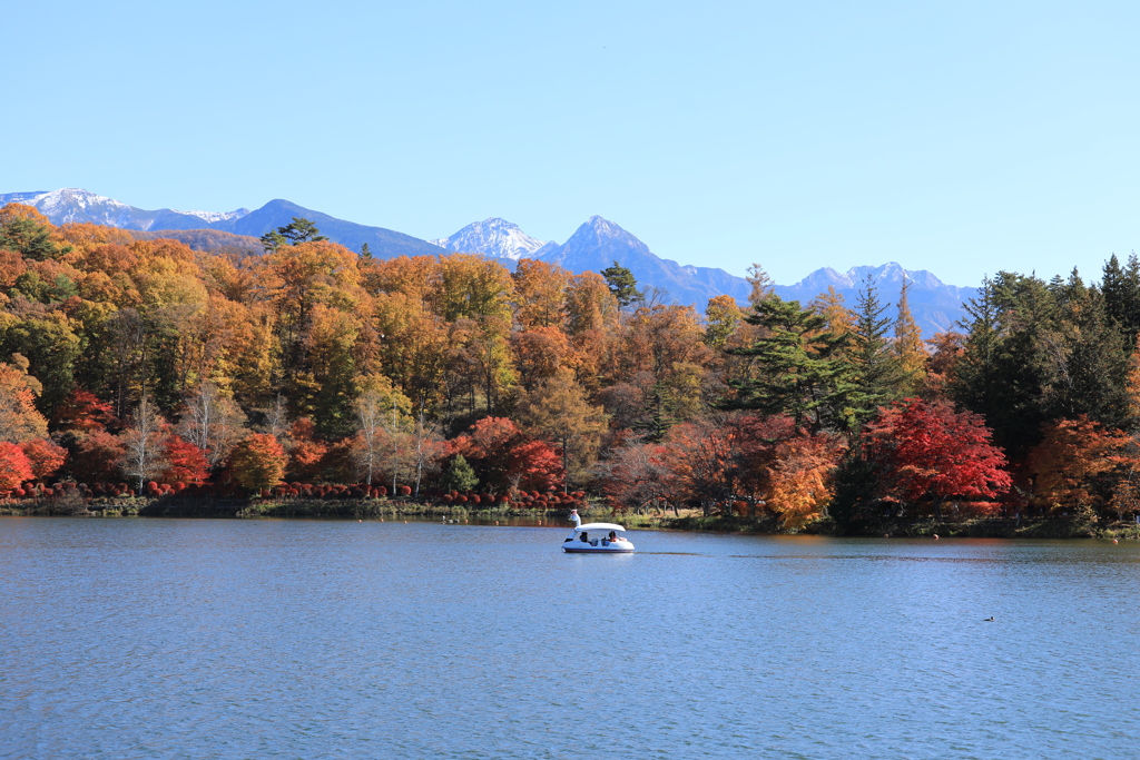 蓼科湖より八ヶ岳を望む