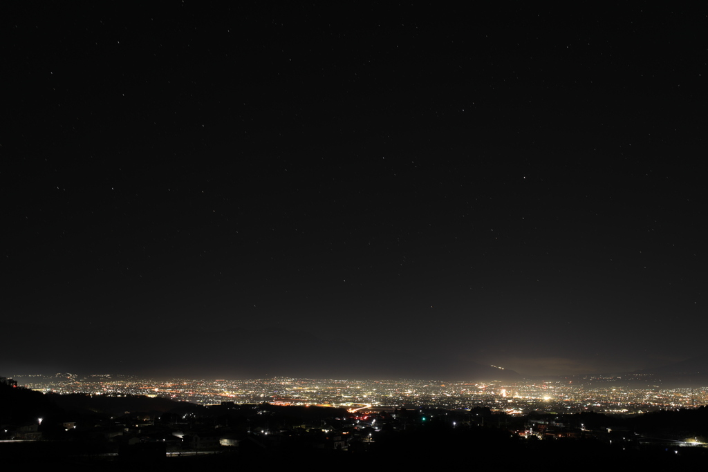 盆地の夜明け前