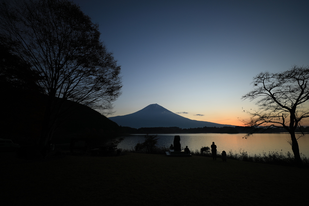 田貫湖の夜明け