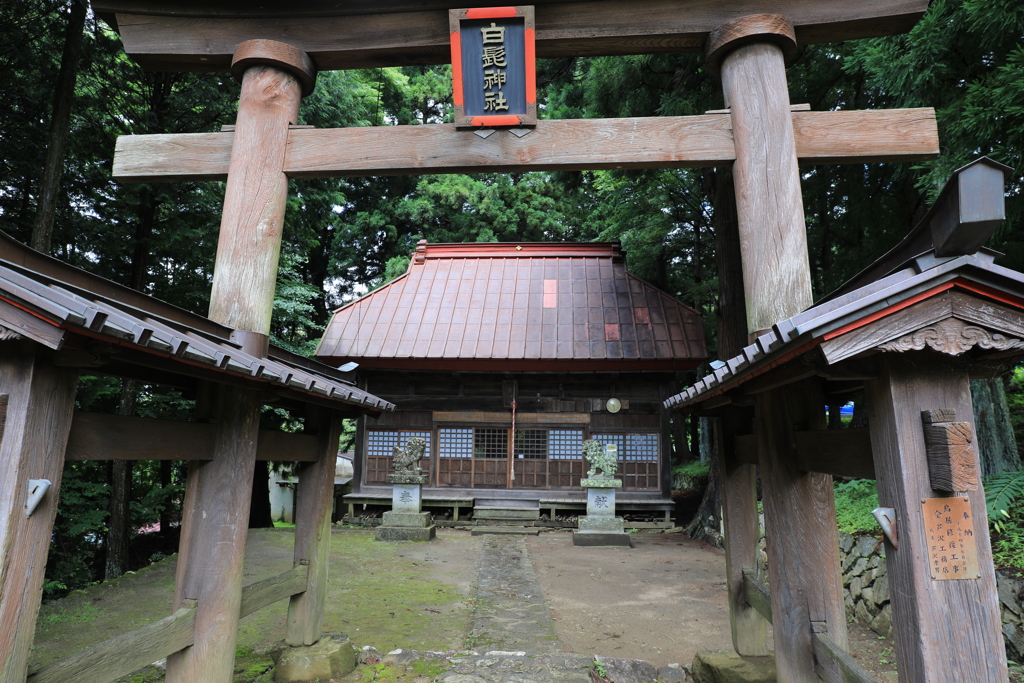 山村の神社