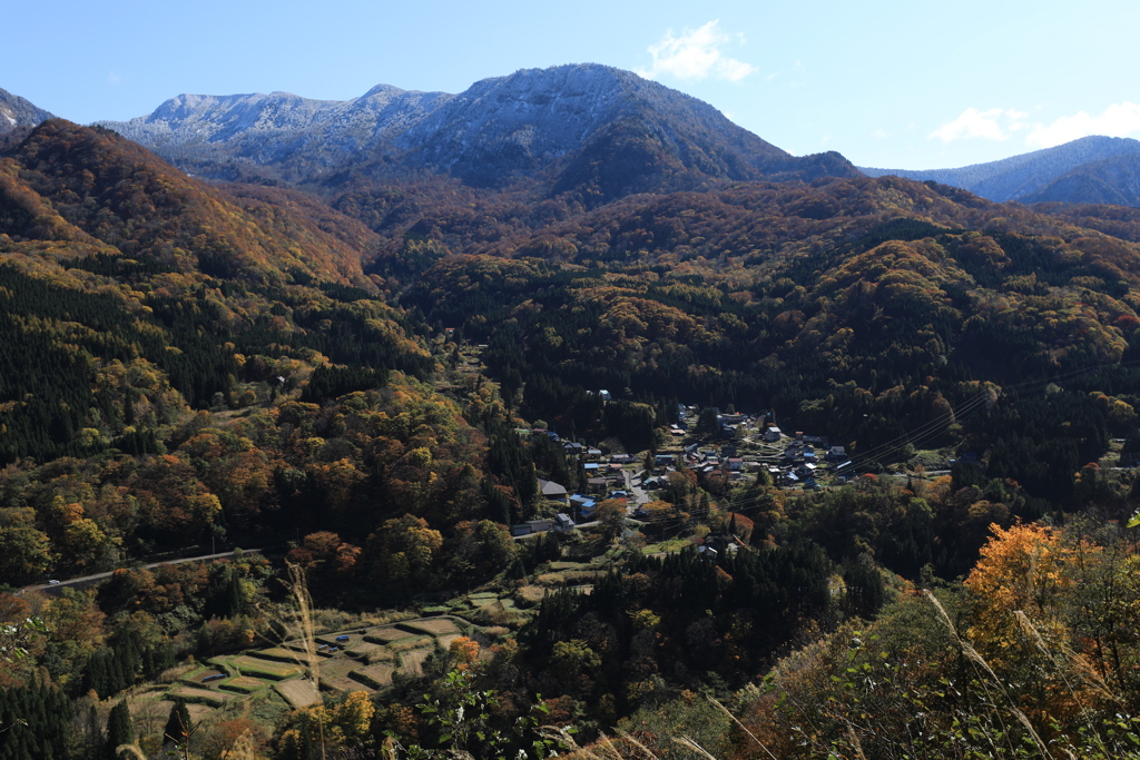 秘境「秋山郷」　苗場山雪景色