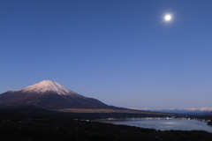 月降る山中湖