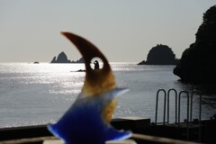 オブジェの向こうは銀の海