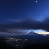 富士と上弦の月