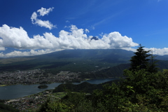 雲間の富士