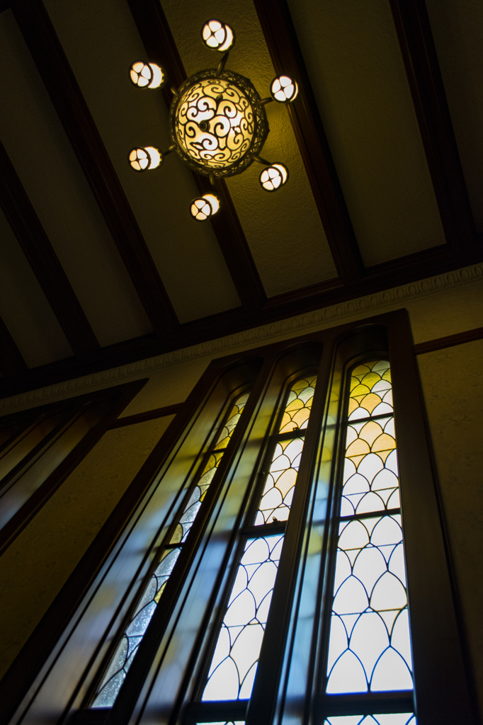 2015/09/04/レインボーに輝くステンドグラス