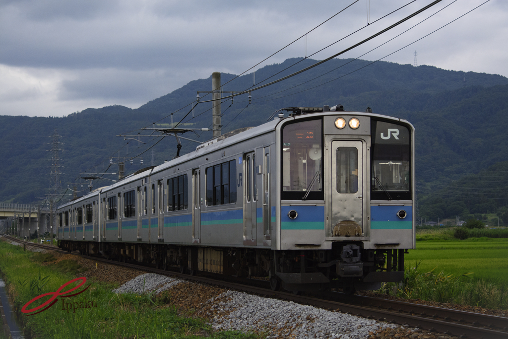 2016/08/16/信濃路を駆け抜ける篠ノ井線普通列車