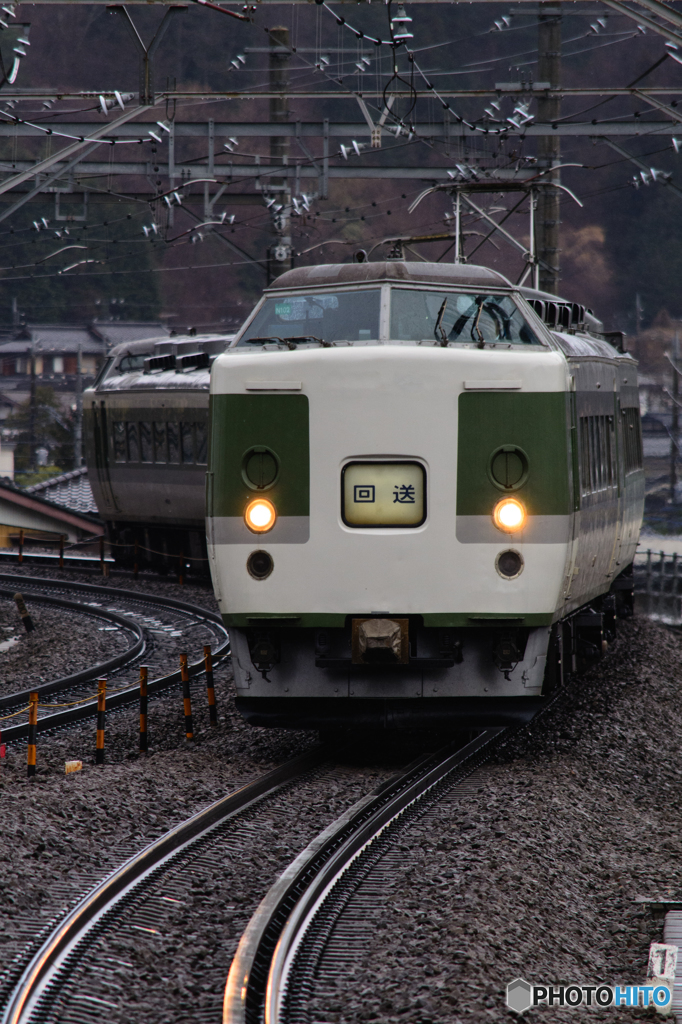 2016/03/19/初狩駅を駆け抜ける189系ムーンライト信州送り込み