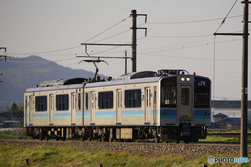 2016/04/30/田園地帯を駆け抜ける普通列車