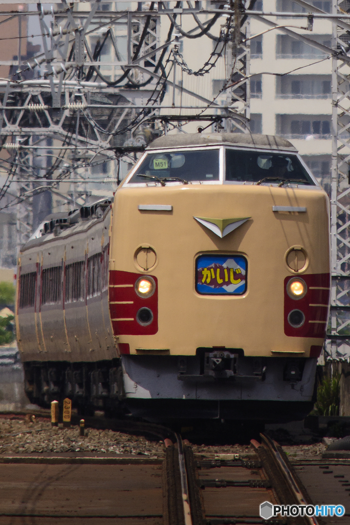 2016/05/03/M51編成によるかいじ186号 吉祥寺駅にて