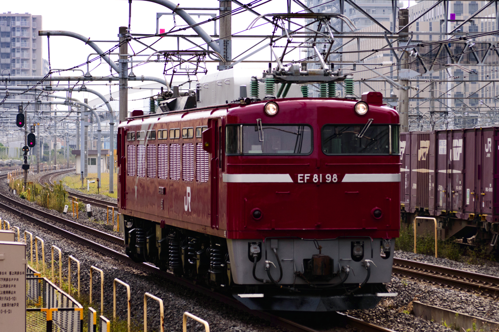 2015/11/07/EF81-98による黒磯試単 さいたま新都心駅にて