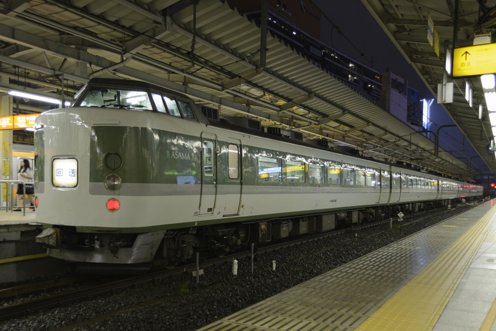 2016/09/19/189系N102編成 あずさ80号返却 新宿駅にて