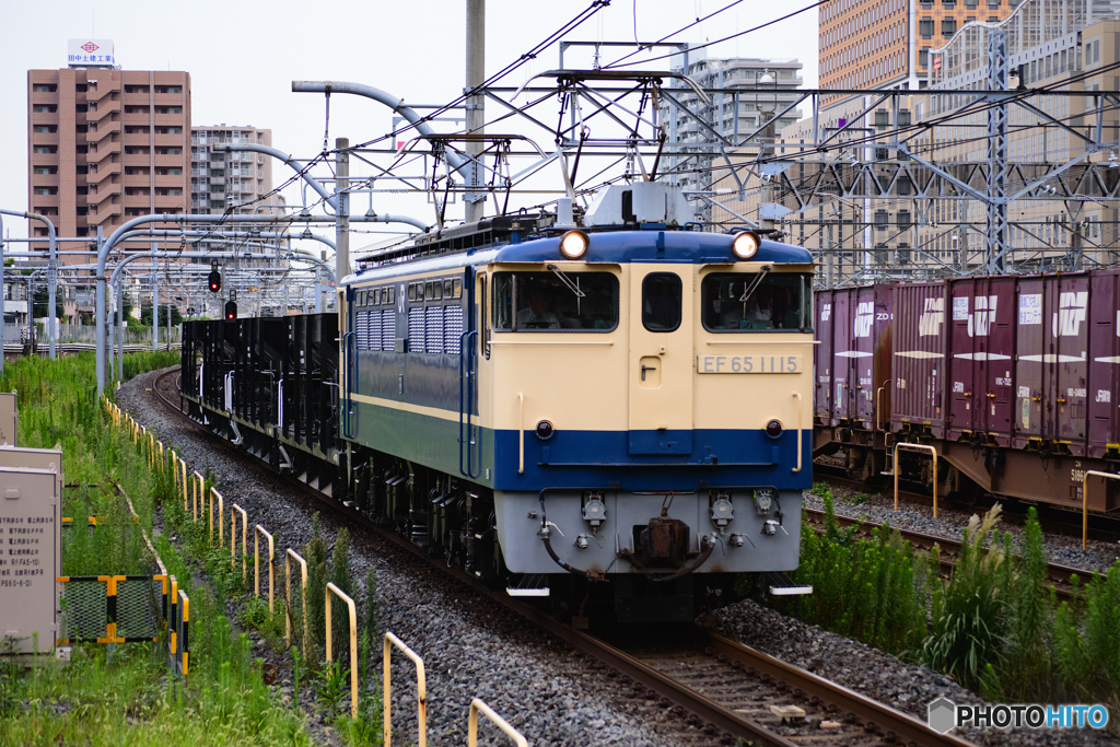 2015/08/19/EF65-1105による宇都宮配給 さいたま新都心駅にて