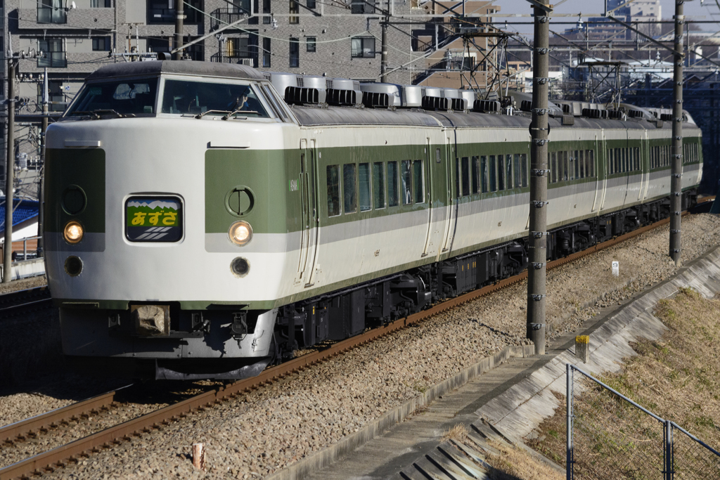 2016/12/29/N102編成 あずさ81号 小名路踏切にて(レタッチ)
