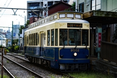 2015/09/12/庚申塚停留所に停車する都電9000系