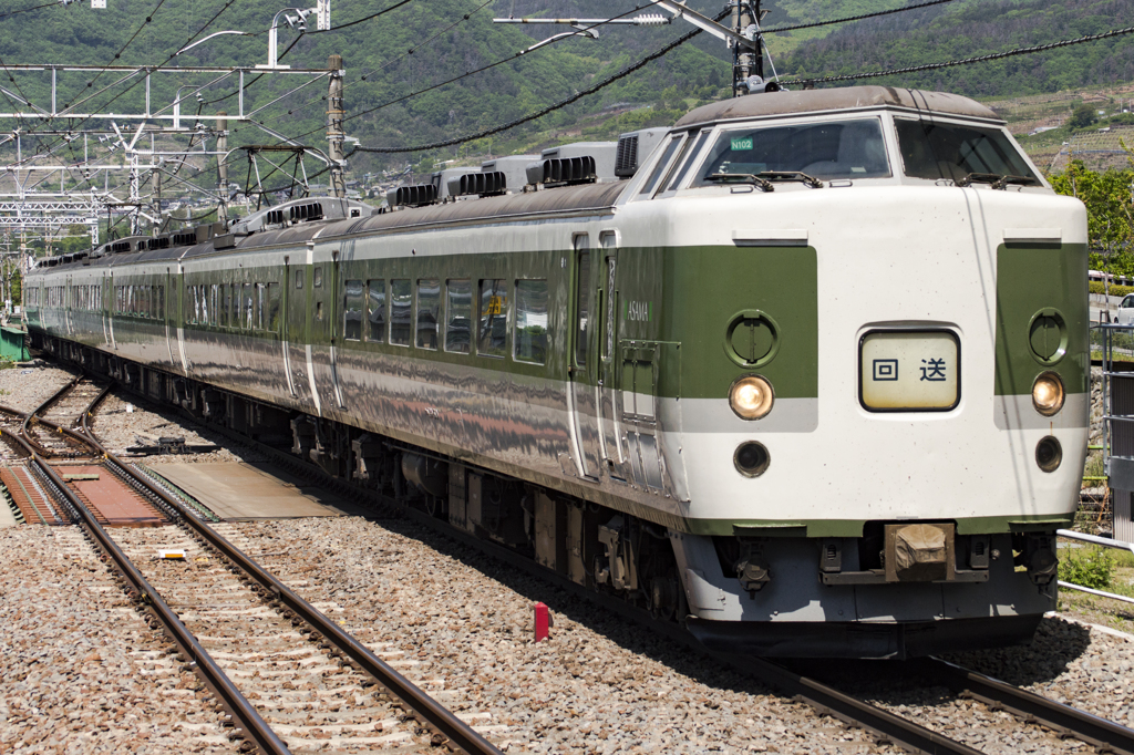 2015/05/02/189系N102編成 あずさ81号送り込み 山梨市駅にて