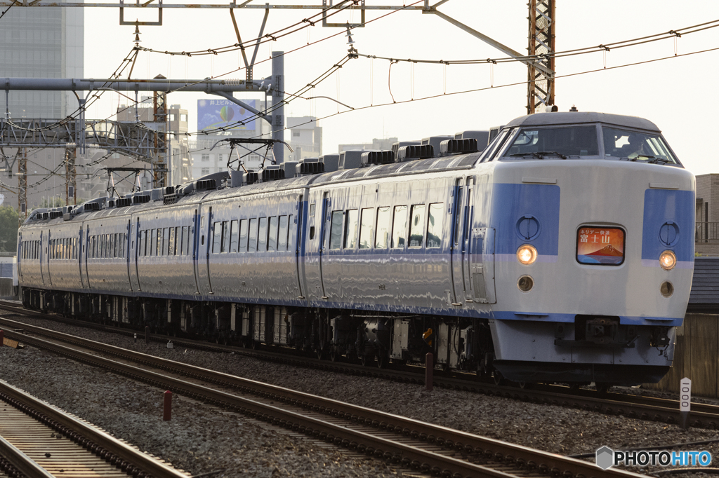 M50編成によるホリデー快速富士山2号 阿佐ヶ谷駅にて