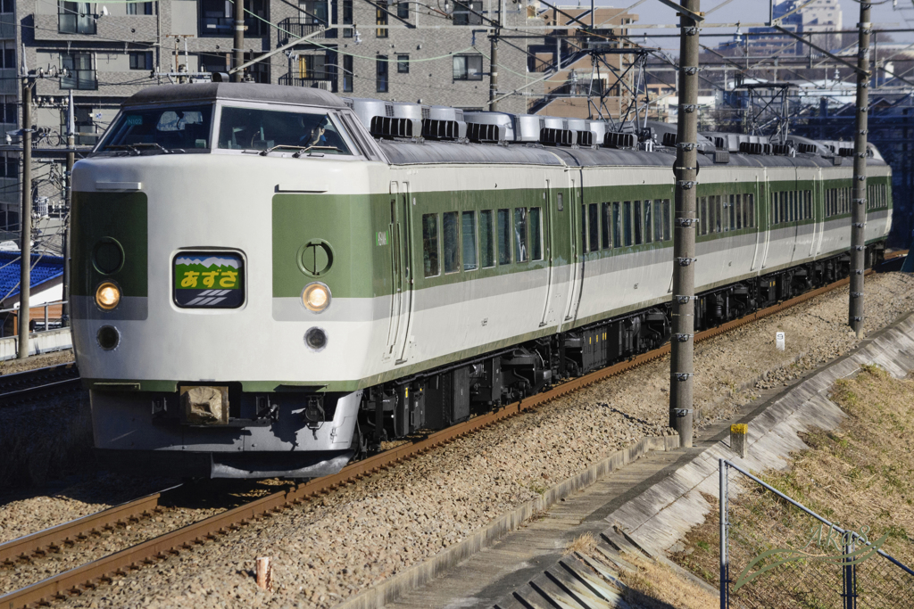2016/12/29/N102編成 あずさ81号 小名路踏切にて