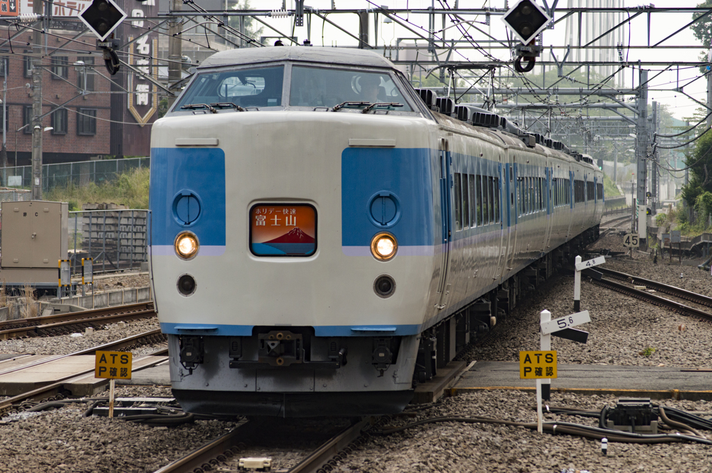 2015/06/13/189系M50編成 ホリデー快速富士山号 国分寺駅にて