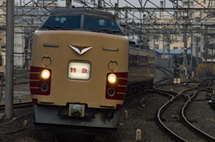 2014/12/30/あずさ87号　N104編成 立川駅にて