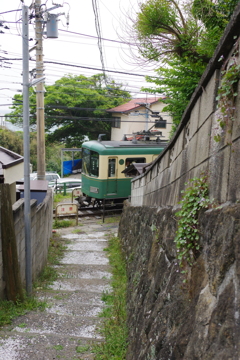 坂の下の江ノ電