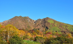 朝日岳を望む