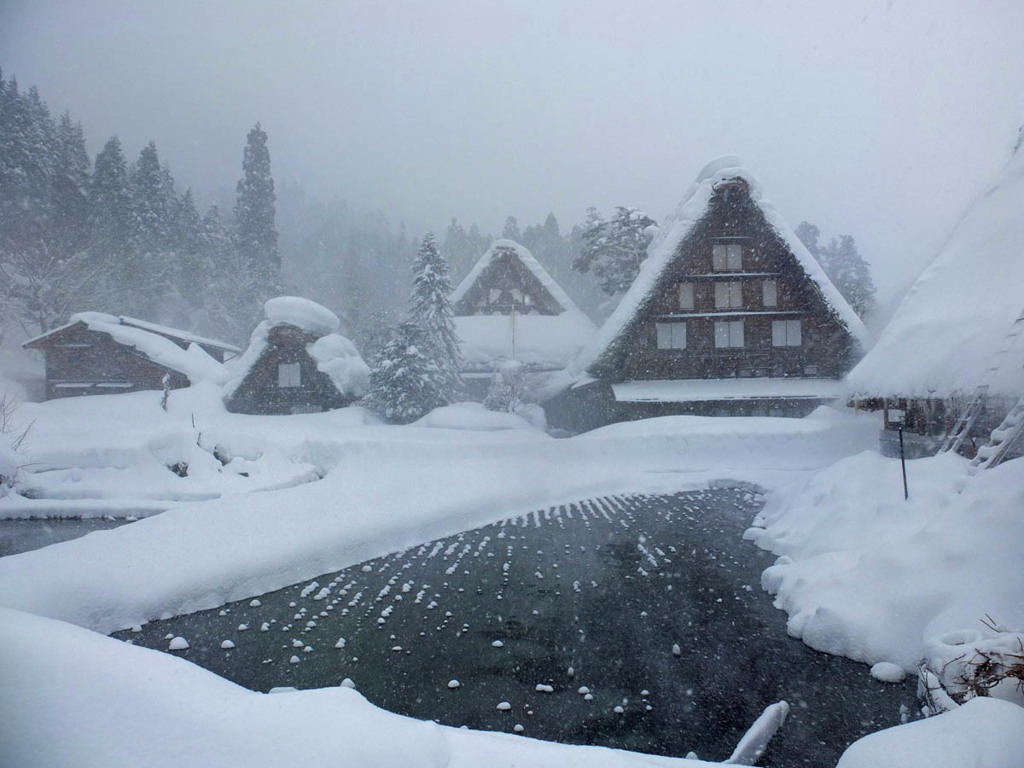 雪の白川郷