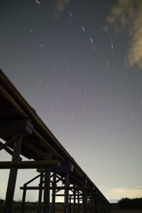 流れ橋に北斗七星の軌跡