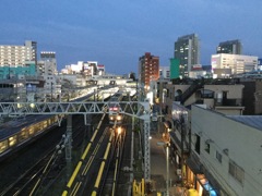 日曜日夕方のＪＲ津田沼駅付近