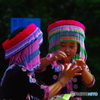 チェンマイ　ー　民族衣装で遊ぶ子たち